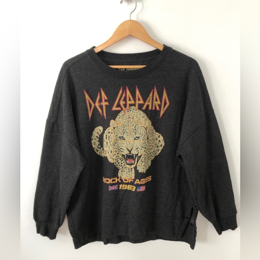 Def Leppard Women Gray Crewneck Sweatshirt SZ L Pull Over Rock of Ages 1983